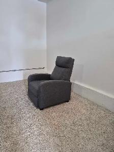 DELIVERY AVAILABLE Gray Recliner Single Sofa Chair / Single Sofa - Photo 3