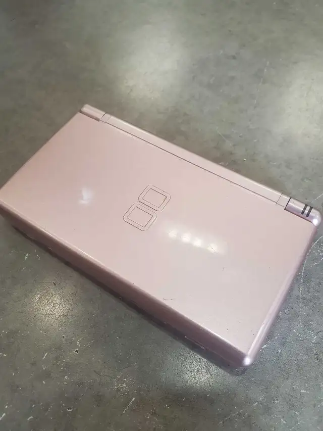 Nintendo DS Lite in Metallic Rose