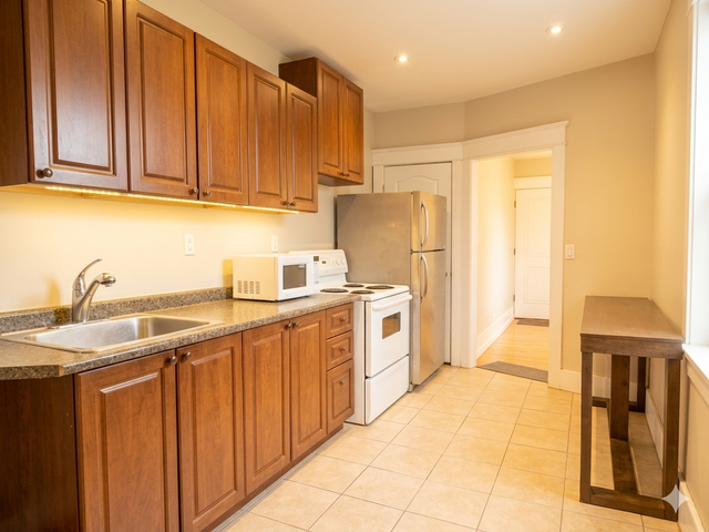 INCL. UTILITY! (DOWNTOWN)  Spacious 2 BEDROOMS Apartment