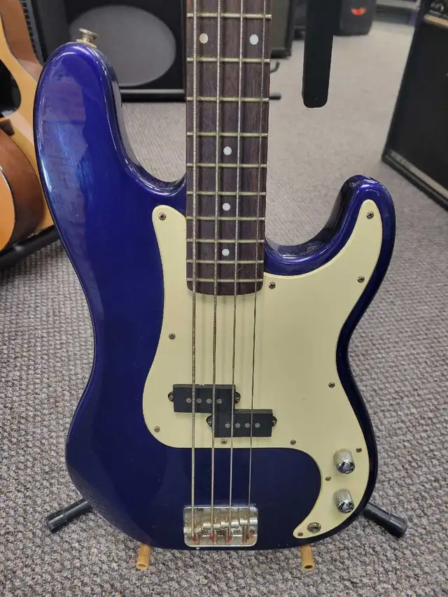 Squier P-Bass 4 String by Fender