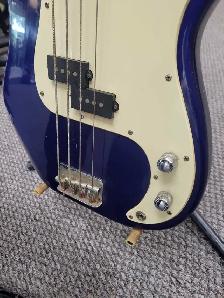 Squier P-Bass 4 String by Fender - Photo 3
