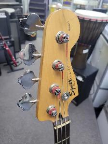 Squier P-Bass 4 String by Fender - Photo 4
