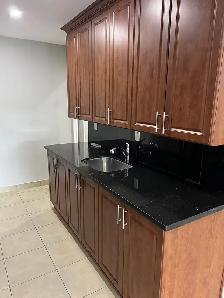 PORT CREDIT | 2  BEDROOM   DEN | PARKING, LOCKER & BALCONY - Photo 3