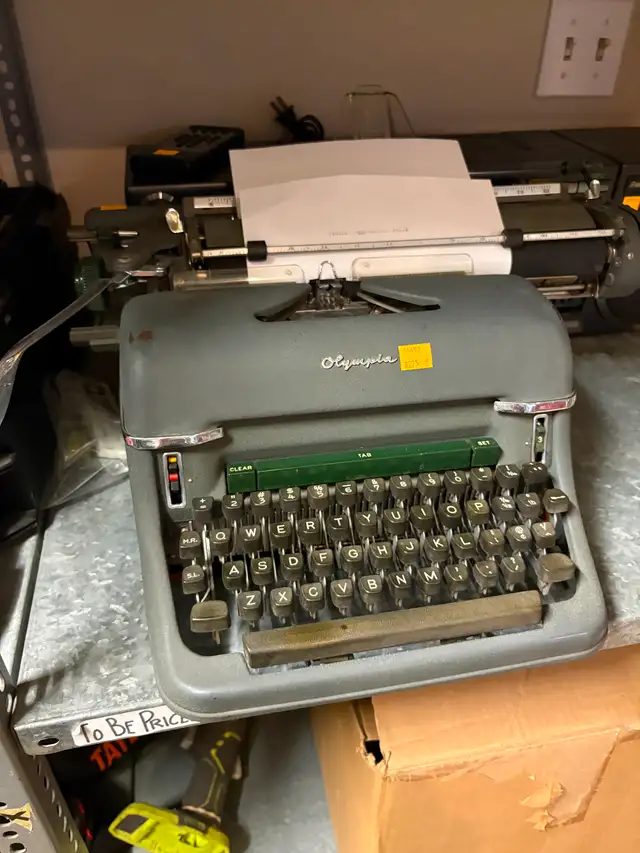 Vintage 1950s sg1 Olympia Typewriter