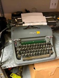 Vintage 1950s sg1 Olympia Typewriter