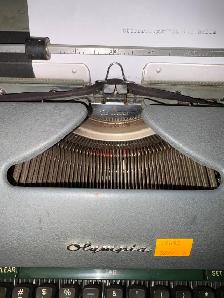 Vintage 1950s sg1 Olympia Typewriter - Photo 6