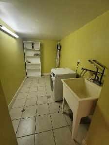 AVAILABLE IMMEDIATELY | PRIME LOCATION | UTILITIES INCLUDED | - Photo 8