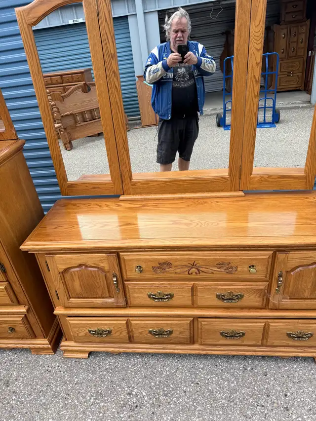 NICE OAK BEDROOM SET