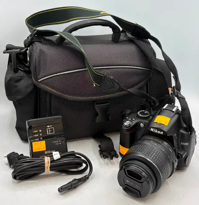 Nikon 12.3mg d5000 DSLR Camera Complete in Bag with Lens