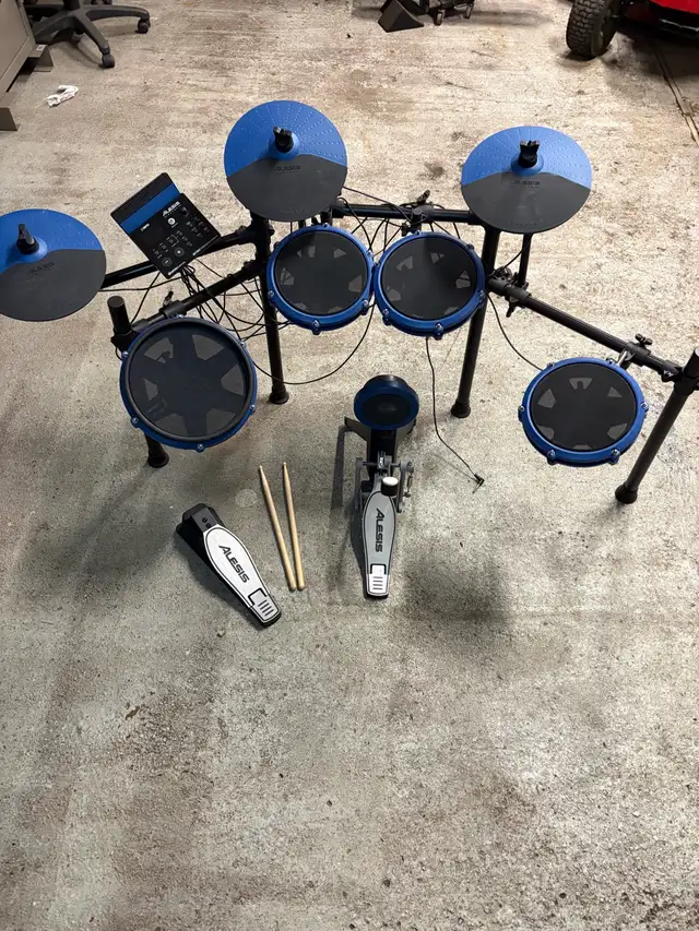 Alesis nitro max electronic drum set drumeo edition