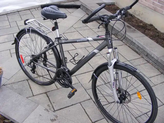 Vélo Hybride Diamondback Edge Wood, gris