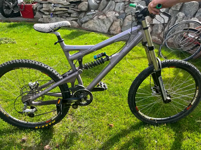 Santa Cruz single track bicycle