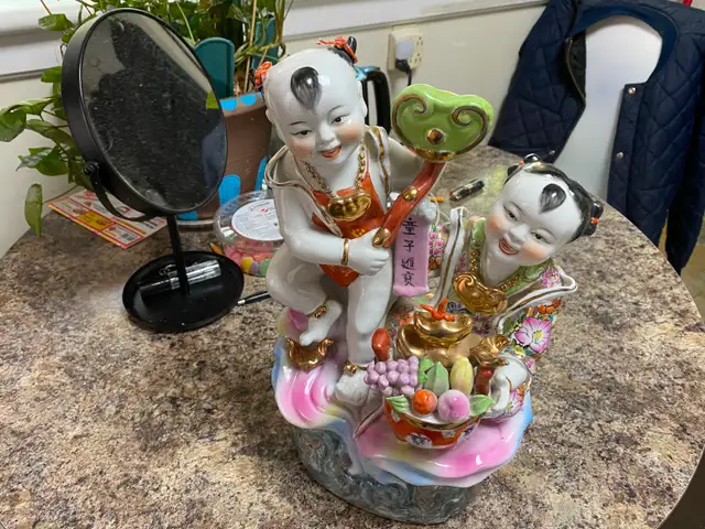 CHINESE/JAPANESE FIGURINE'