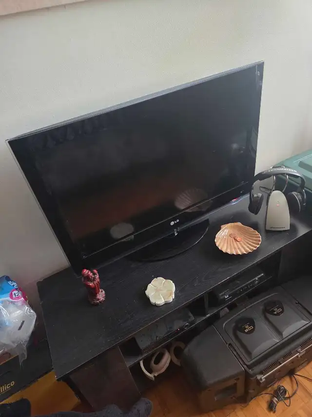 tv lg meubles et dvd disponible merci