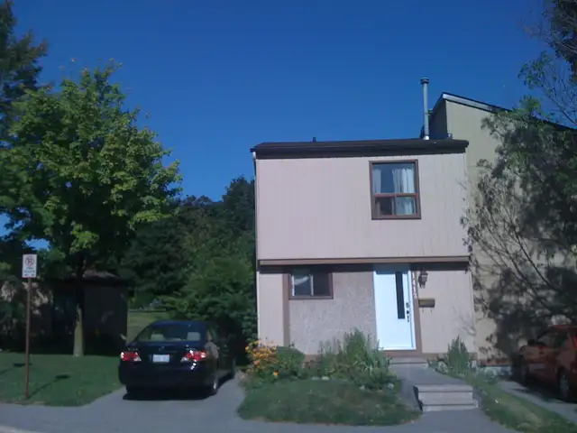 3 Bdrm Condo Townhouse w door Parking  - OPEN HOUSE SUN 2-4