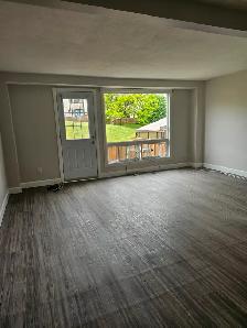 3 Bdrm Condo Townhouse w door Parking  - OPEN HOUSE SUN 2-4 - Photo 2