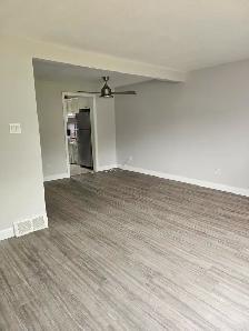 3 Bdrm Condo Townhouse w door Parking  - OPEN HOUSE SUN 2-4 - Photo 5