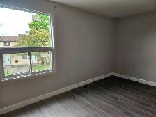 3 Bdrm Condo Townhouse w door Parking  - OPEN HOUSE SUN 2-4 - Photo 12