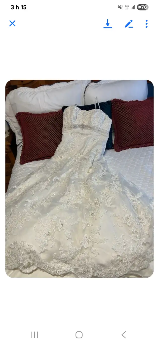 Robe de mariée blanche avec traîne de grande qualité