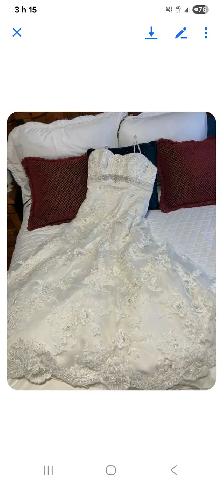 Robe de mariée blanche avec traîne de grande qualité