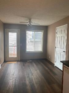 3 Bedrooms 2 Baths Main Floor Suite 2 Car Parking Pad By Park - Photo 10