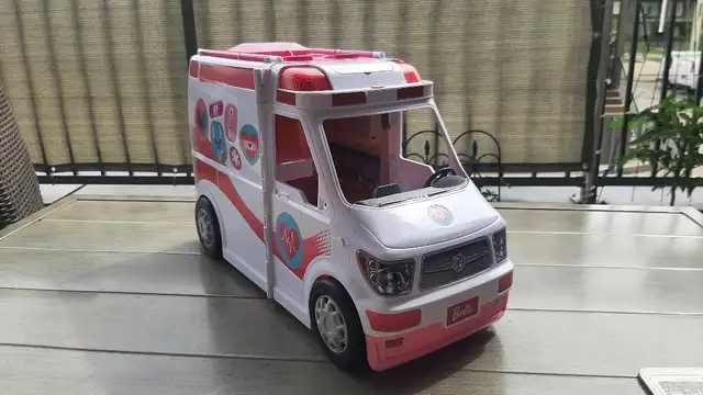 Barbie Transforming Ambulance and Clinic Playset with Lights
