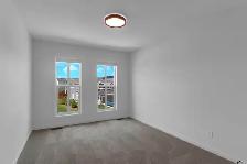 Turnkey, 2024 build, rare 3 storey with west loft, basement - Photo 6