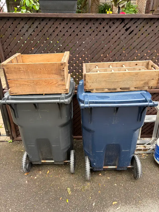 2 Antique Wooden Bottles Crates !