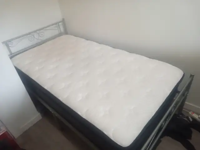 Twin bed with light metal frame