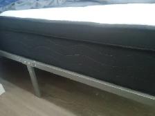 Twin bed with light metal frame - Photo 3