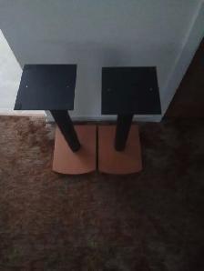 Supports pour haut-parleurs hauteur 24 pouces.