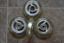 INLINE SKATE 4 x 84mm wheels, knee/elbow pads, accessories!