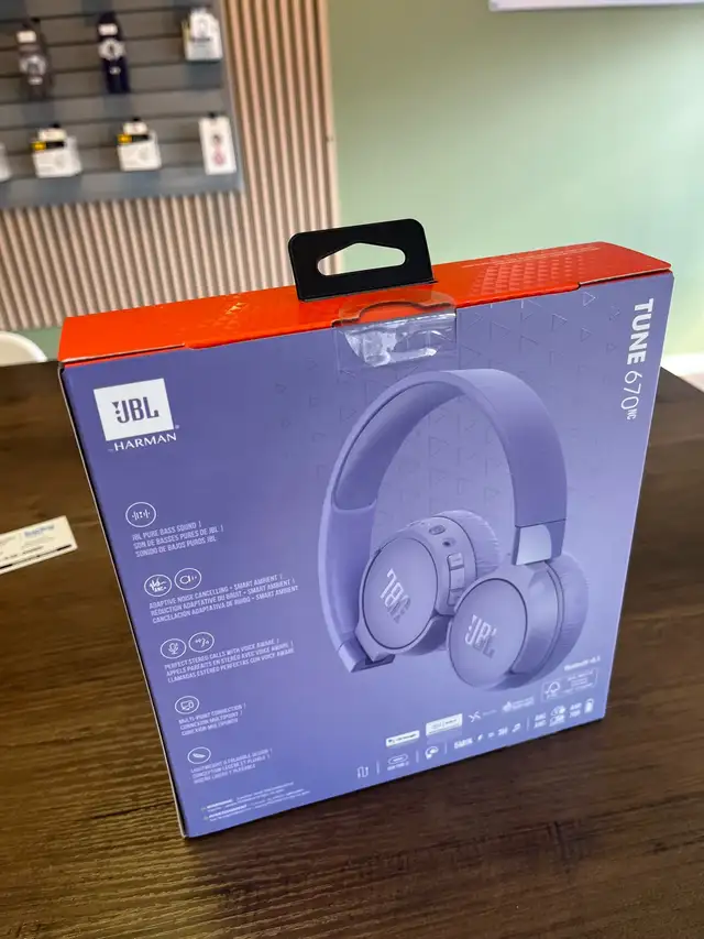 JBL Tune 670MC Headphones