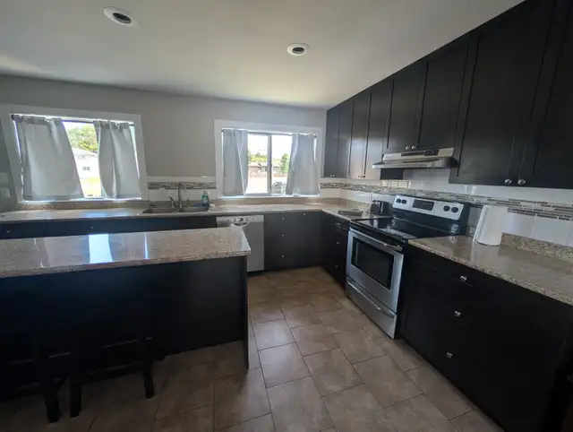 4 Bedroom, Furnished & Pet Friendly