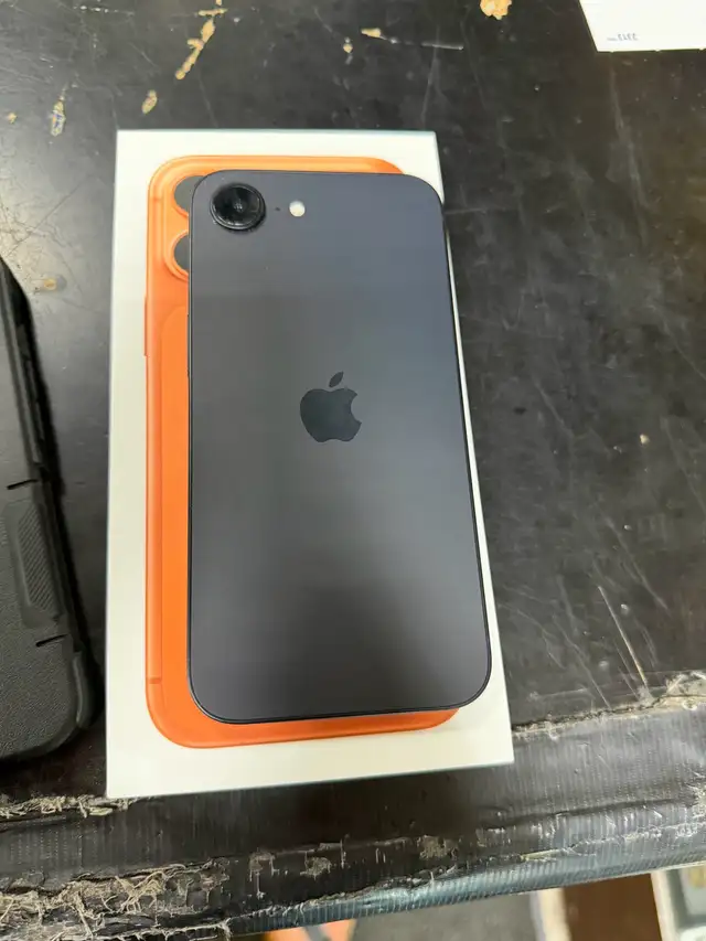 iPhone 16e Black 128 gb unlocked