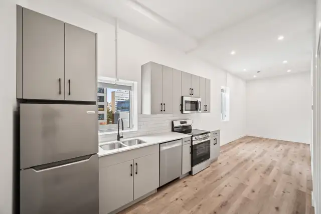 LUXURY 2 Bed 1 bath apartment - Move in ready!