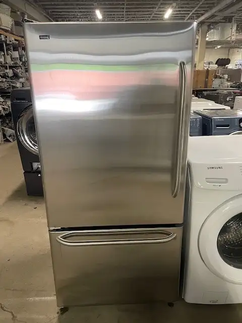 Réfrigérateur stainless 30'' congélateur au bas Kenmore
