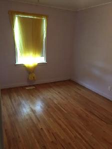 Private Room for Rent, steps to Subway and Dufferin mall