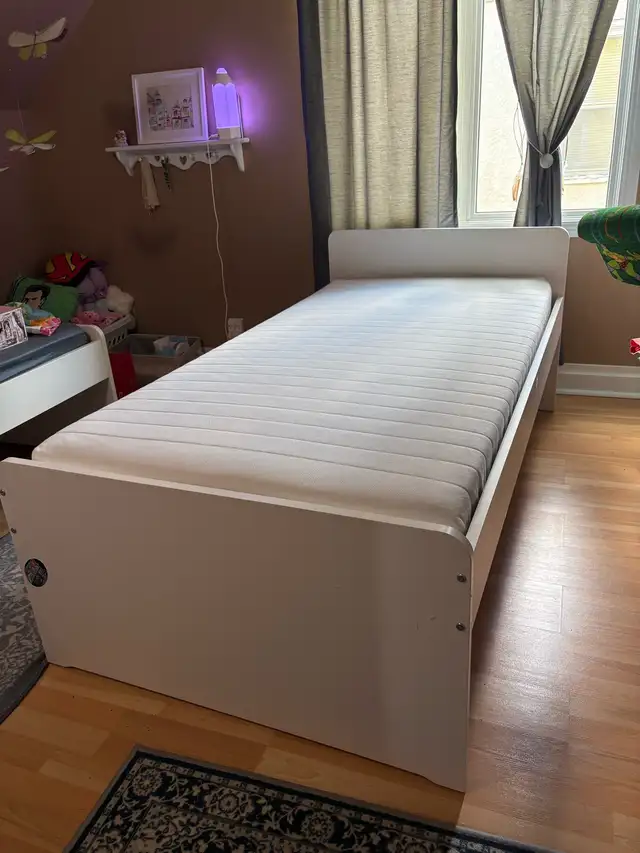kids single bed "FREE!!"