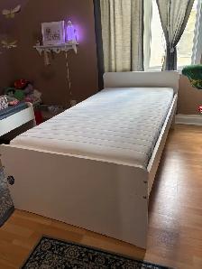 kids single bed "FREE!!"
