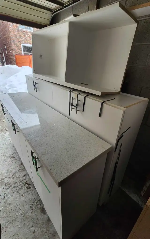 4 kitchen Cupboards and counter