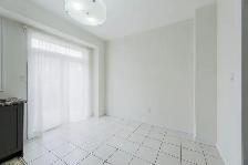Modern Townhouse Near Woodbine Beach For Rent - Photo 4