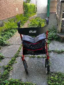 Rollator (walker with wheels) - Photo 2