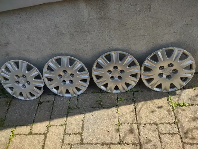 4 caps/enjoliveurs 15 pouces(195-65R15). Honda civic