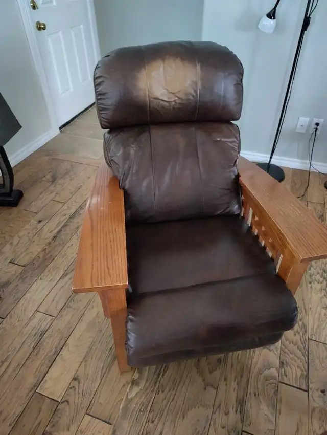 Leather Laz-y-boy recliner