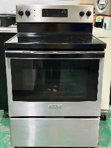 Insignia Glass Top Stove NS-RNE4BMSS9-C (S4294) $388 Only