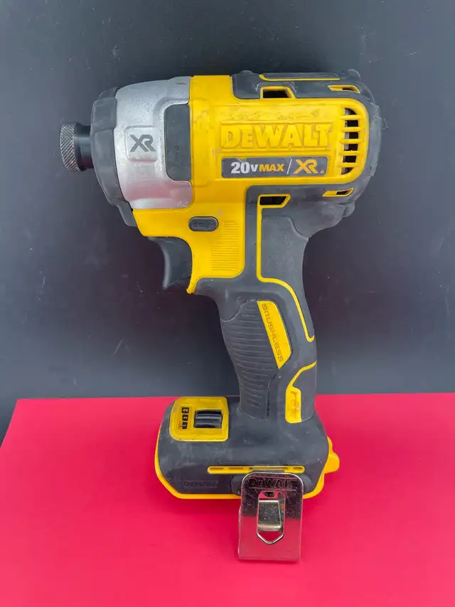 DEWALT IMPACT DRIVER DCF887