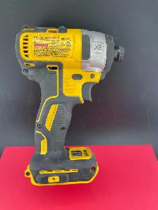 DEWALT IMPACT DRIVER DCF887 - Photo 2
