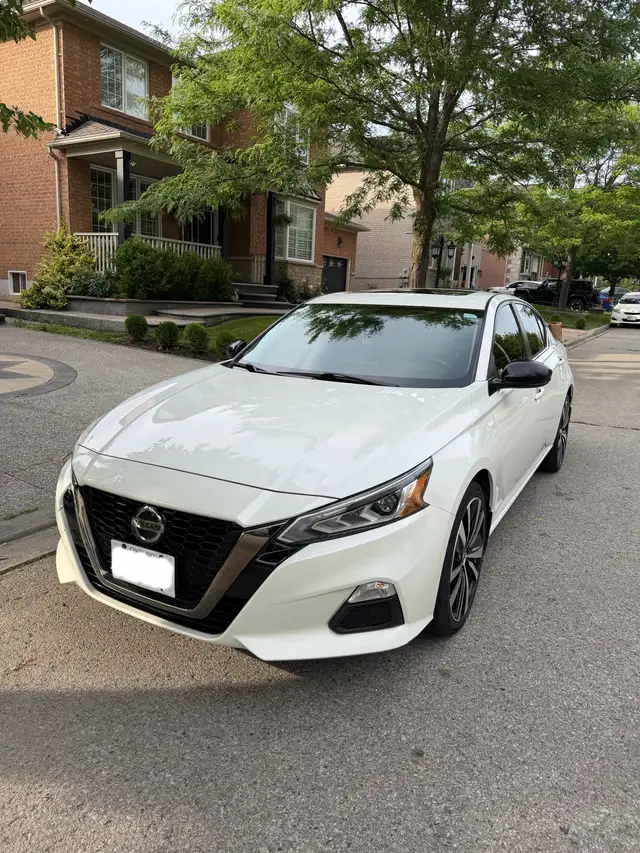 2021 Nissan Altima SR AWD - Excellent Condition