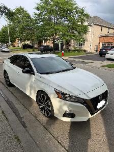 2021 Nissan Altima SR AWD - Excellent Condition - Photo 2